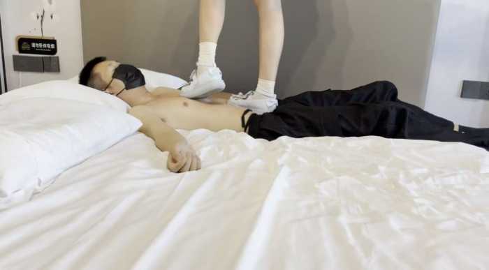 素人高中生OL鞋裸足脚耳光羞辱踩 YC-260201-3