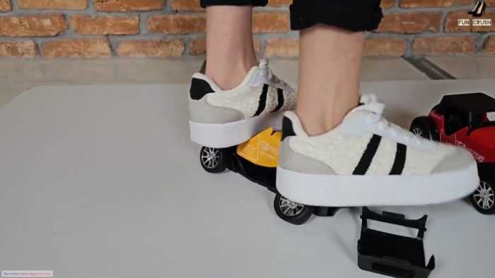 小美女平底鞋踩玩具车 JS260205~2