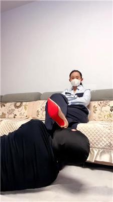 【贝拉】舔臭脚丫-地板圣水 JS260217-7