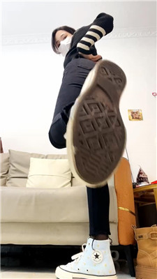 【苏大大】黑丝裸足美臀 260224-17